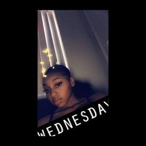 Meet your Posher, Mía